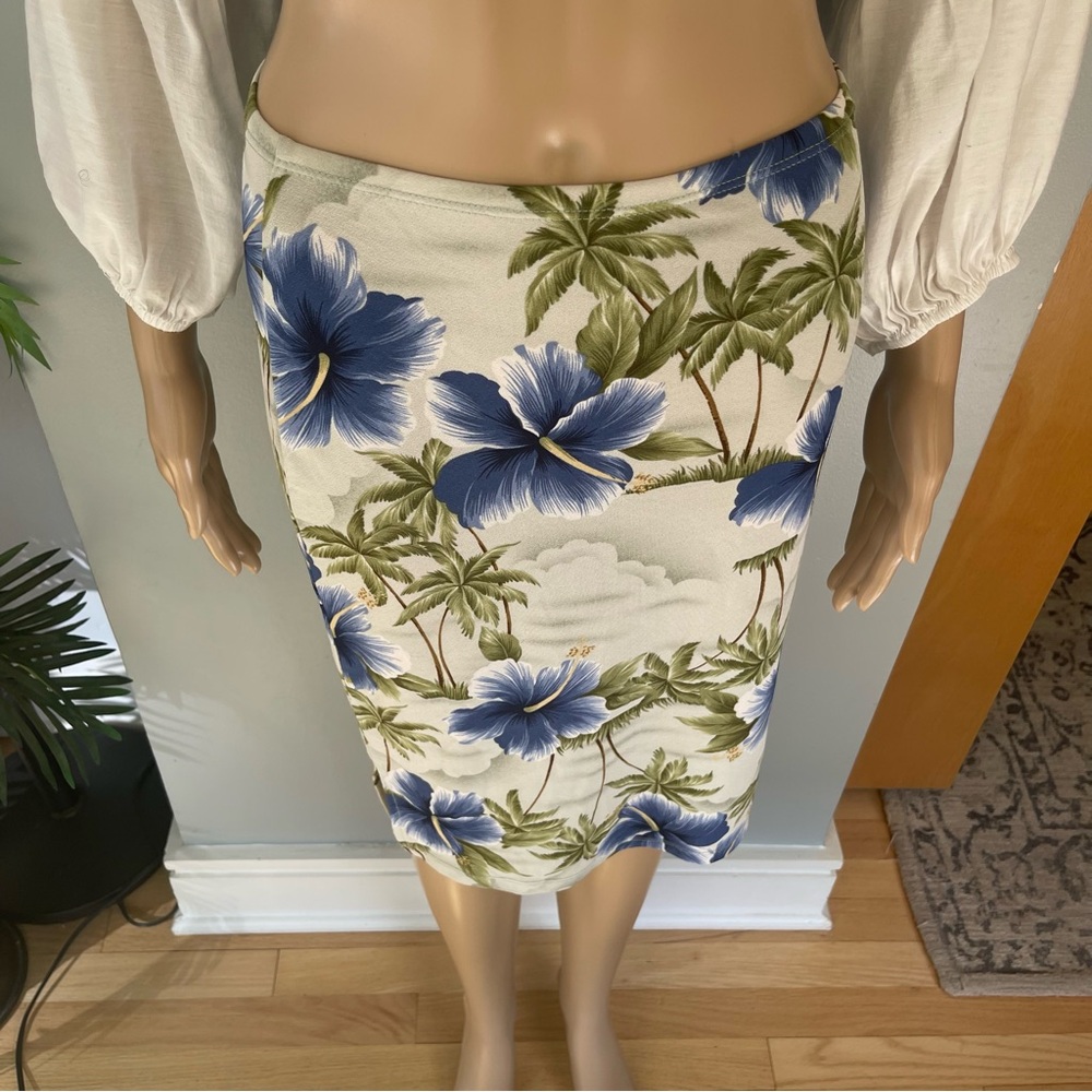 Floral Blue Hibiscus Pencil Skirt - Women's Cream & Blue